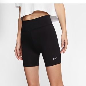 Nike Leg-A-See biker shorts NWT